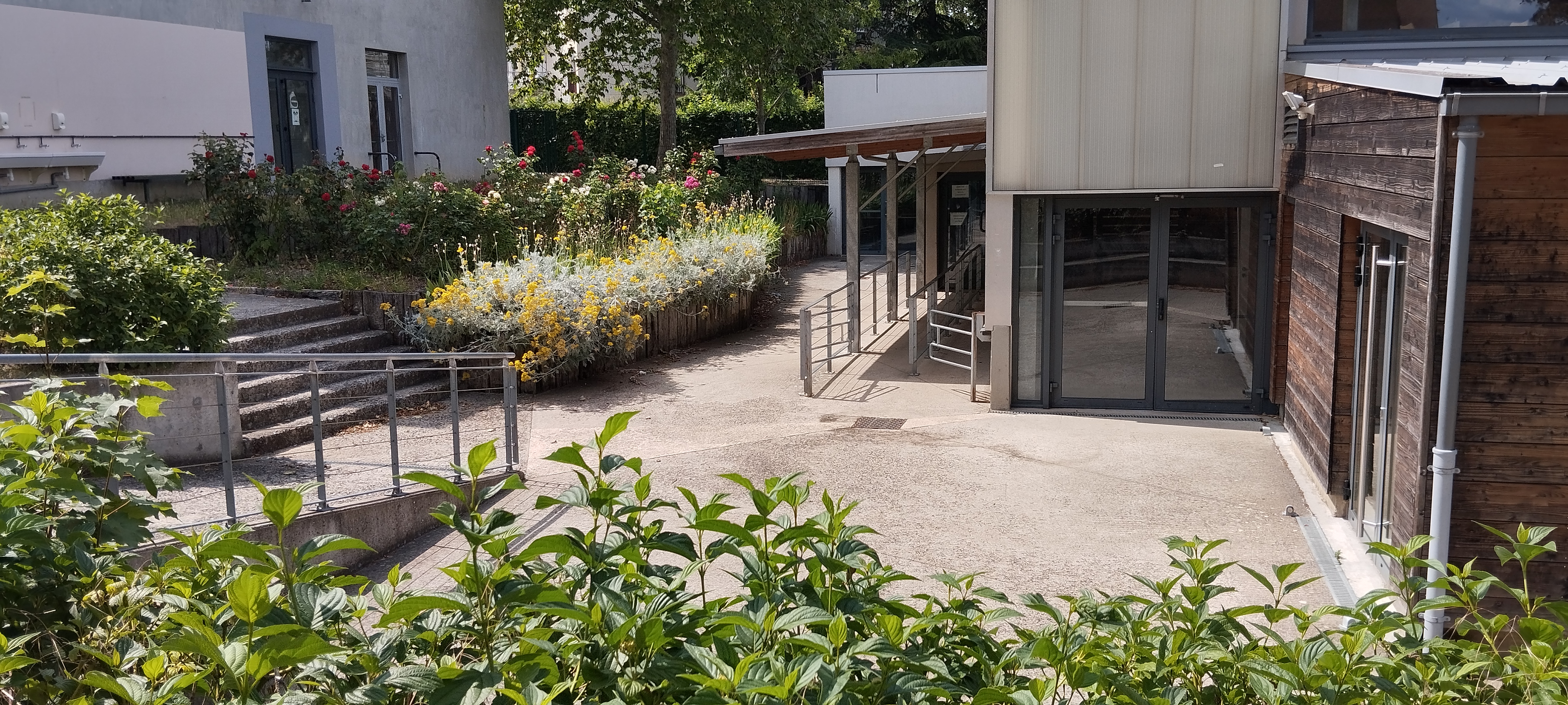 Notre Dame International High School - cafeteria